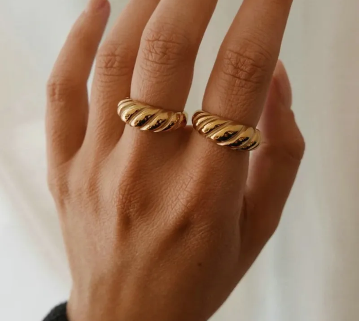Croissant ring